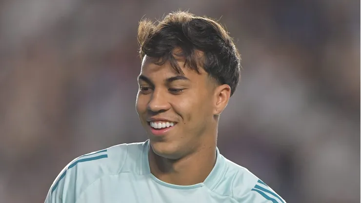 Kaio Jorge jogador do Cruzeiro durante aquecimento antes da partida contra o Vasco no estadio Sao Januario pelo campeonato Brasileiro A 2025. Foto: Thiago Ribeiro/AGIF