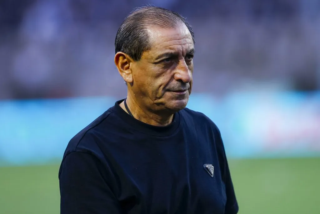 Ramón Díaz, comandando o Internacional – Foto: Marco Miatelo/AGIF