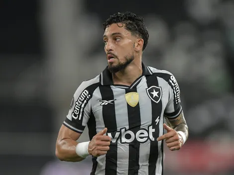 Alex Telles e Danilo treinam no Botafogo e devem ganhar minutos contra o Santos