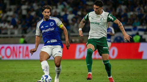 Lucas Silva jogador do Cruzeiro durante partida contra o Palmeiras no estadio Mineirao pelo campeonato Brasileiro A 2025. Foto: Fernando Moreno/AGIF