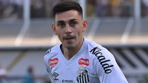 Escobar tem sido titular no Santos