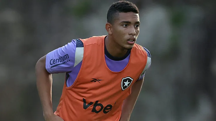 Foto: Vitor Silva/Botafogo - Jordan Barrera durante treinamento do Botafogo.