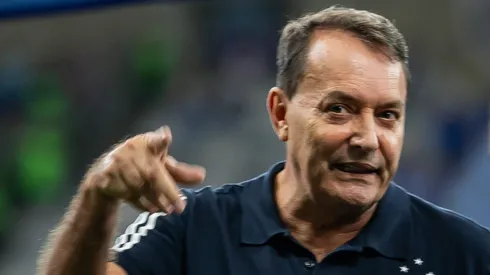 MG - BELO HORIZONTE - 18/05/2025 - BRASILEIRO A 2025, CRUZEIRO X ATLETICO-MG - Pedro Lourenco Dirigente do Cruzeiro durante partida contra o Atletico-MG no estadio Mineirao pelo campeonato Brasileiro A 2025. Foto: Fernando Moreno/AGIF
