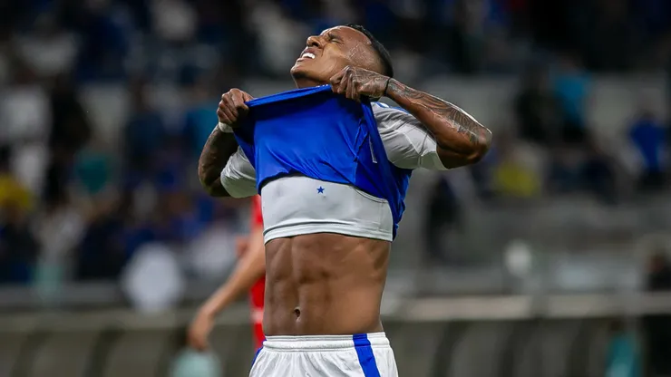 Marquinhos jogador do Cruzeiro durante partida contra o Vila Nova-GO no estadio Mineirao pelo campeonato Copa Do Brasil 2025. Foto: Fernando Moreno/AGIF