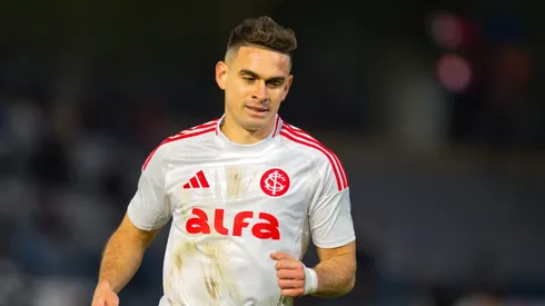 Borre jogador do Internacional durante partida contra o Bragantino no estadio Cicero De Souza Marques pelo campeonato Brasileiro A 2025. Foto: Anderson Romao/AGIF