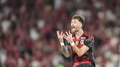Leo Pereira jogador do Flamengo durante partida contra o Cruzeiro no estadio Maracana pelo campeonato Brasileiro A 2025. Foto: Thiago Ribeiro/AGIF