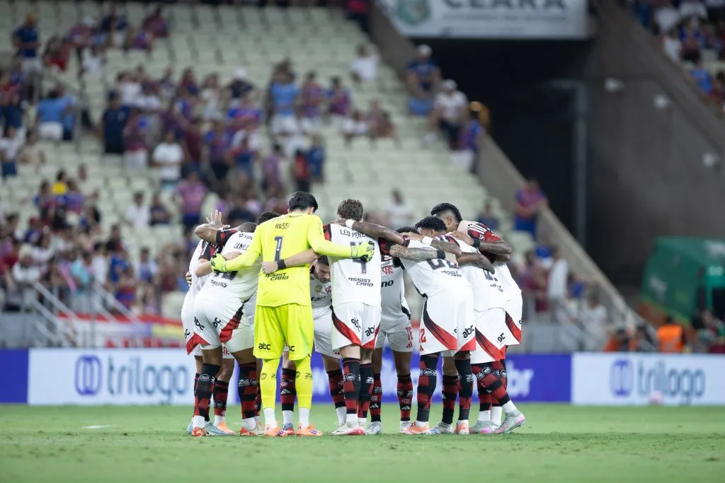 CE – FORTALEZA – 25/10/2025 – BRASILEIRO A 2025, FORTALEZA X FLAMENGO – Jogadores do Flamengo posam para foto antes na partida contra Fortaleza no estadio Arena Castelao pelo campeonato Brasileiro A 2025. Foto: Baggio Rodrigues/AGIF