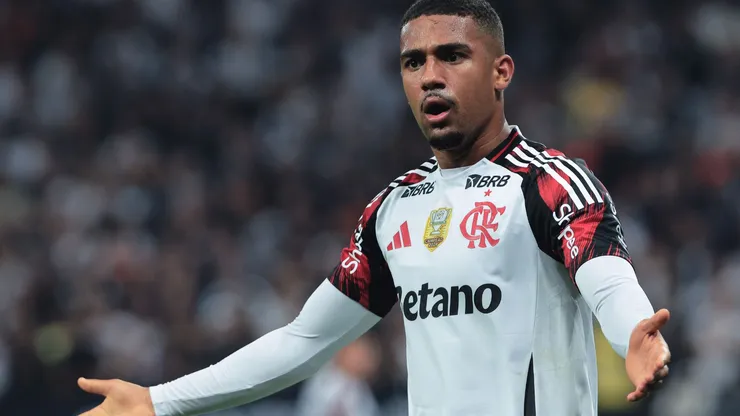 Samuel Lino bastante criticado após Fortaleza x Flamengo. Foto: Baggio Rodrigues/AGIF