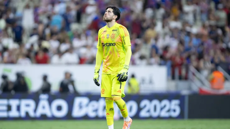 Rossi goleiro do Flamengo durante partida contra o Fortaleza no estadio Arena Castelao pelo campeonato Brasileiro A 2025. Foto: Baggio Rodrigues/AGIF