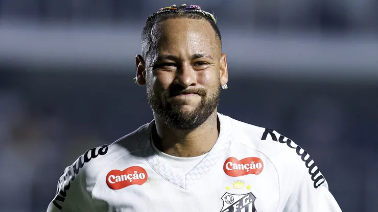 Neymar durante confronto contra o Flamengo no Brasileirão 2025.