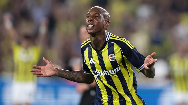 ISTANBUL, TURKEY - AUGUST 12: Anderson Talisca of Fenerbahce celebrates after scoring his team's fifth goal during the UEFA Champions League Third Qualifying Round Second Leg match between Fenerbahce and Feyenoord at Ulker Sukru Saracoglu Stadium on August 12, 2025 in Istanbul, Turkey. (Photo by Ahmad Mora/Getty Images)