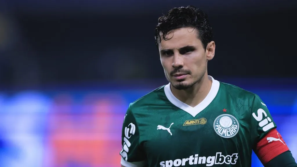 Raphael Veiga em campo pelo Palmeiras. Foto: Ettore Chiereguini/AGIF