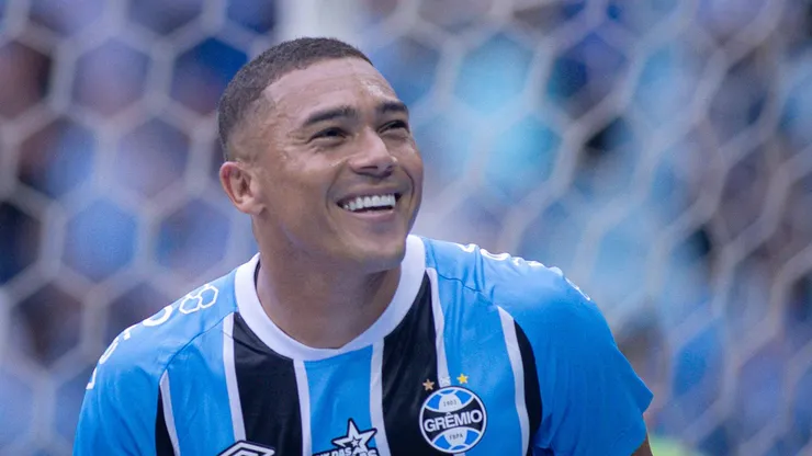 Carlos Vinícius em Grêmio x Juventude pelo Brasileirão 2025. Foto: Maxi Franzoi/AGIF