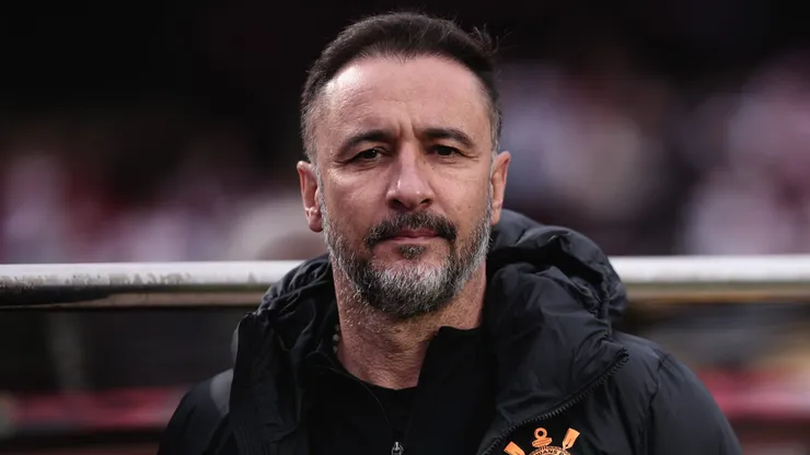 Vitor Pereira ex-tecnico do Corinthians durante partida no Estadio Morumbi na temporada 2022. Foto: Ettore Chiereguini/AGIF