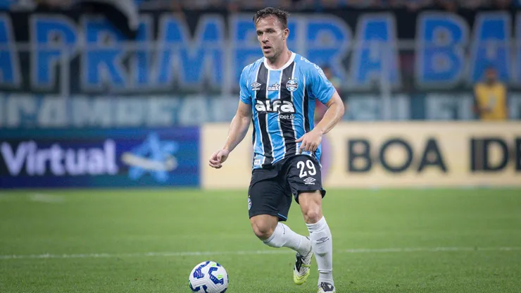 Arthur, volante do Grêmio. Foto: AGIF