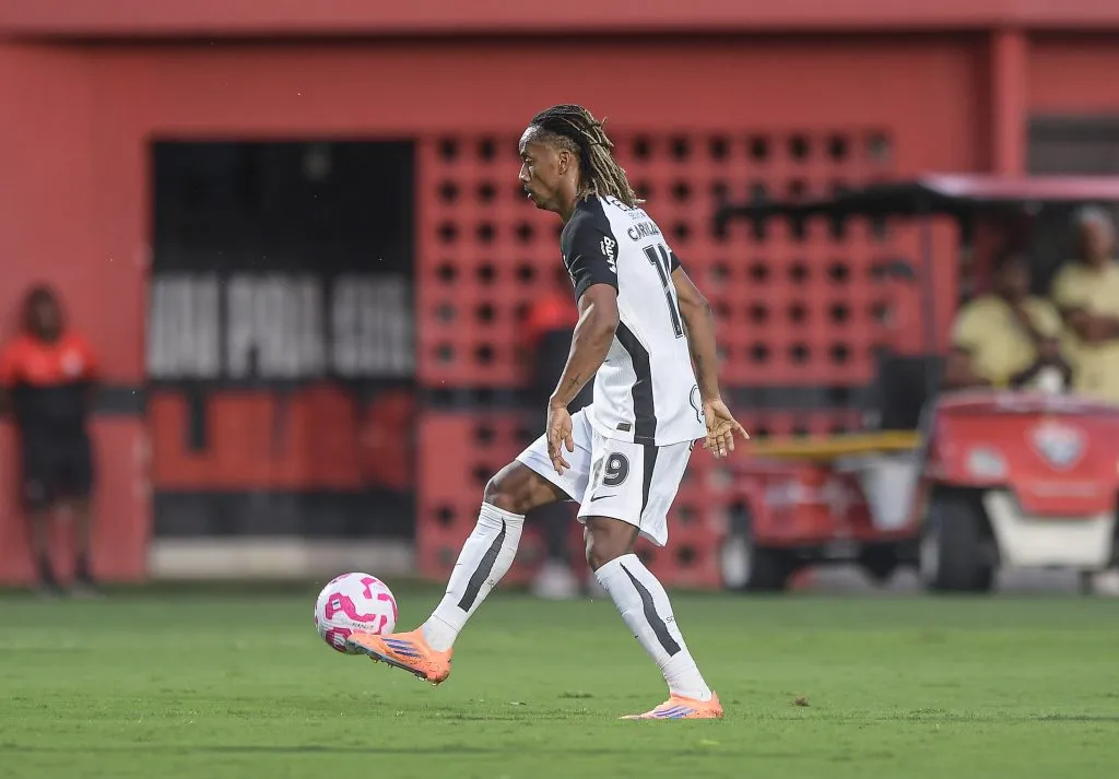 BA – SALVADOR – 25/10/2025 – BRASILEIRO A 2025, VITORIA X CORINTHIANS – Carrillo jogador do Corinthians durante partida contra o Vitoria no estadio Barradao pelo campeonato Brasileiro A 2025. Foto: Jhony Pinho/AGIF