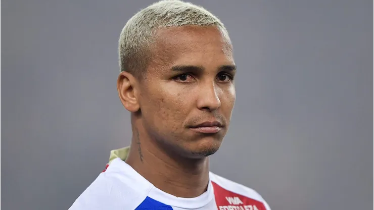Deyverson durante confronto contra o Flamengo no primeiro turno do Campeonato Brasileiro de 2025.