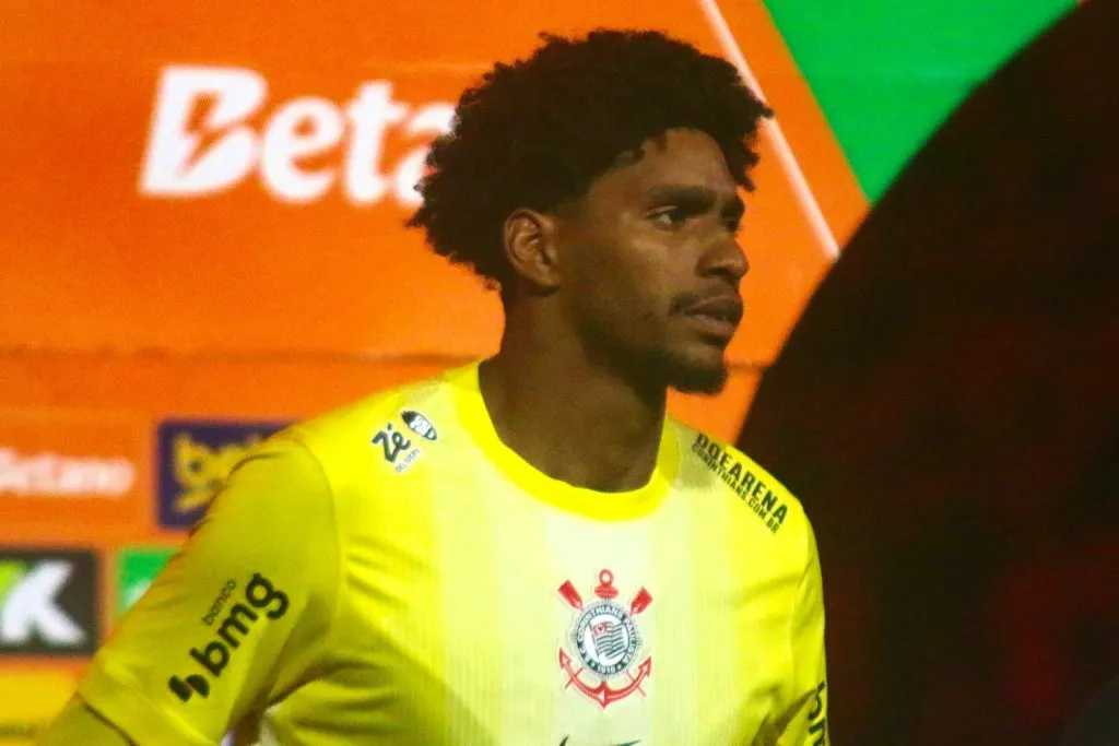 PR – CURITIBA – 27/08/2025 – COPA DO BRASIL 2025, ATHLETICO-PR X CORINTHIANS – Hugo Souza jogador do Corinthians durante partida contra o Athletico-PR no estadio Arena da Baixada pelo campeonato Copa Do Brasil 2025. Foto: Gabriel Machado/AGIF