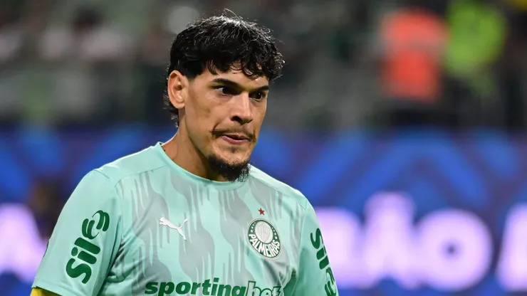 SP - SAO PAULO - 20/09/2025 - BRASILEIRO A 2025, PALMEIRAS X FORTALEZA - Gustavo Gomez jogador do Palmeiras durante aquecimento antes da partida contra o Fortaleza no estadio Arena Allianz Parque pelo campeonato Brasileiro A 2025. Foto: Jota Erre/AGIF