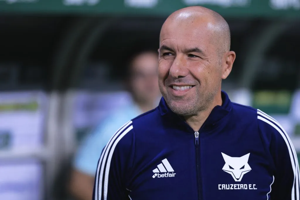 Leonardo Jardim deve ganhar aumento salarial no Cruzeiro. Foto: Ettore Chiereguini/AGIF