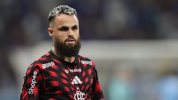 MG - BELO HORIZONTE - 04/05/2025 - BRASILEIRO A 2025, CRUZEIRO X FLAMENGO - Michael jogador do Flamengo durante aquecimento antes da partida contra o Cruzeiro no estadio Mineirao pelo campeonato Brasileiro A 2025. Foto: Gilson Lobo/AGIF