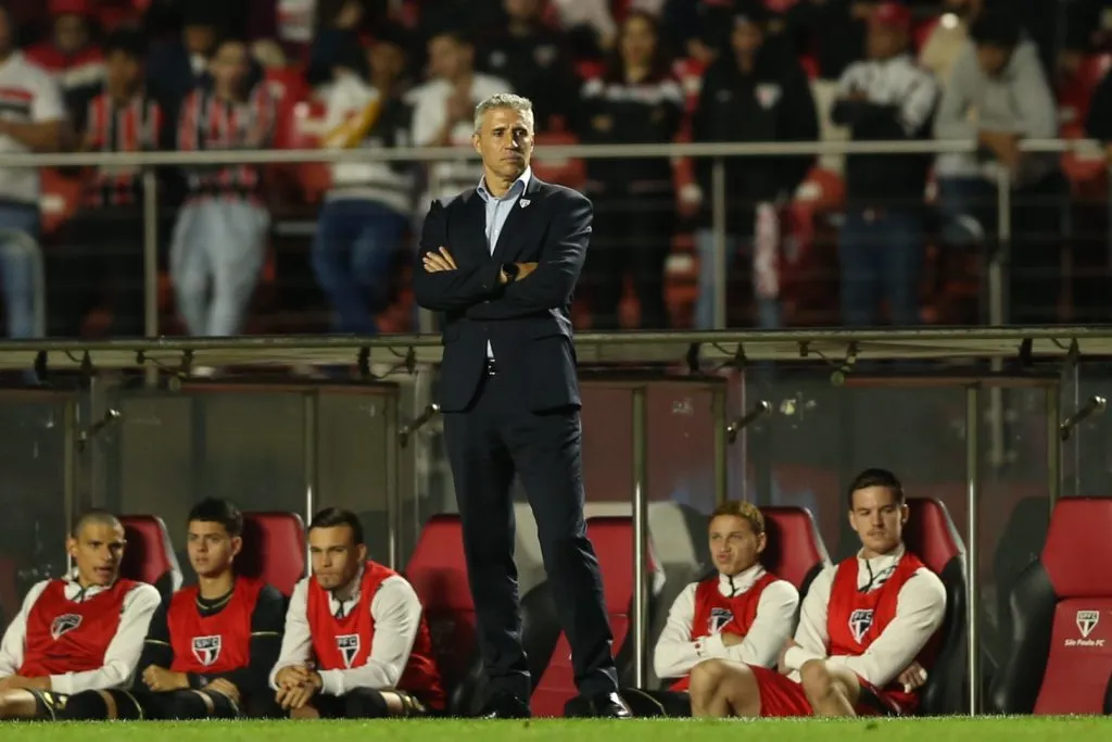 Hernan Crespo tecnico do Sao Paulo durante a partida contra o Atletico no estadio Morumbis em Sao Paulo (SP), pelo campeonato Brasileiro A 2025. Foto: Marlon Costa/AGIF