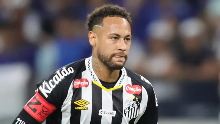 MG - BELO HORIZONTE - 10/08/2025 - BRASILEIRO A 2025, CRUZEIRO X SANTOS - Neymar Junior jogador do Cruzeiro durante partida contra o Santos no estadio Mineirao pelo campeonato Brasileiro A 2025. Foto: Gilson Lobo/AGIF