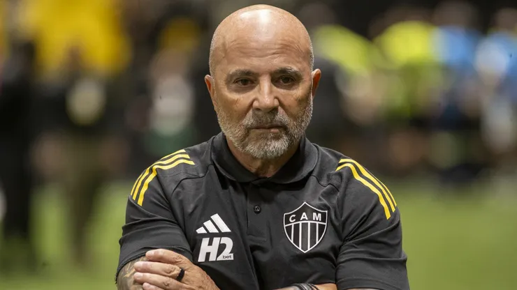 Sampaoli tecnico do Atletico-MG durante partida contra o Independiente del Valle no estadio Arena MRV pelo campeonato Copa Sul-americana 2025. Foto: Fernando Moreno/AGIF