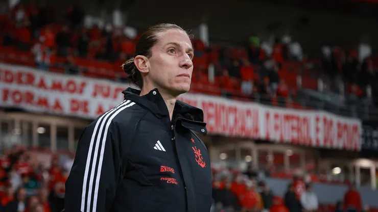 Filipe Luís técnico do Flamengo durante partida contra o Internacional no estádio Beira-Rio pelo campeonato Brasileiro A 2025. Foto: Maxi Franzoi/AGIF