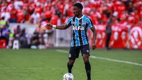 Francis Amuzu jogador do Gremio durante partida contra o Internacional no estadio Beira-Rio pelo campeonato Gaucho 2025.