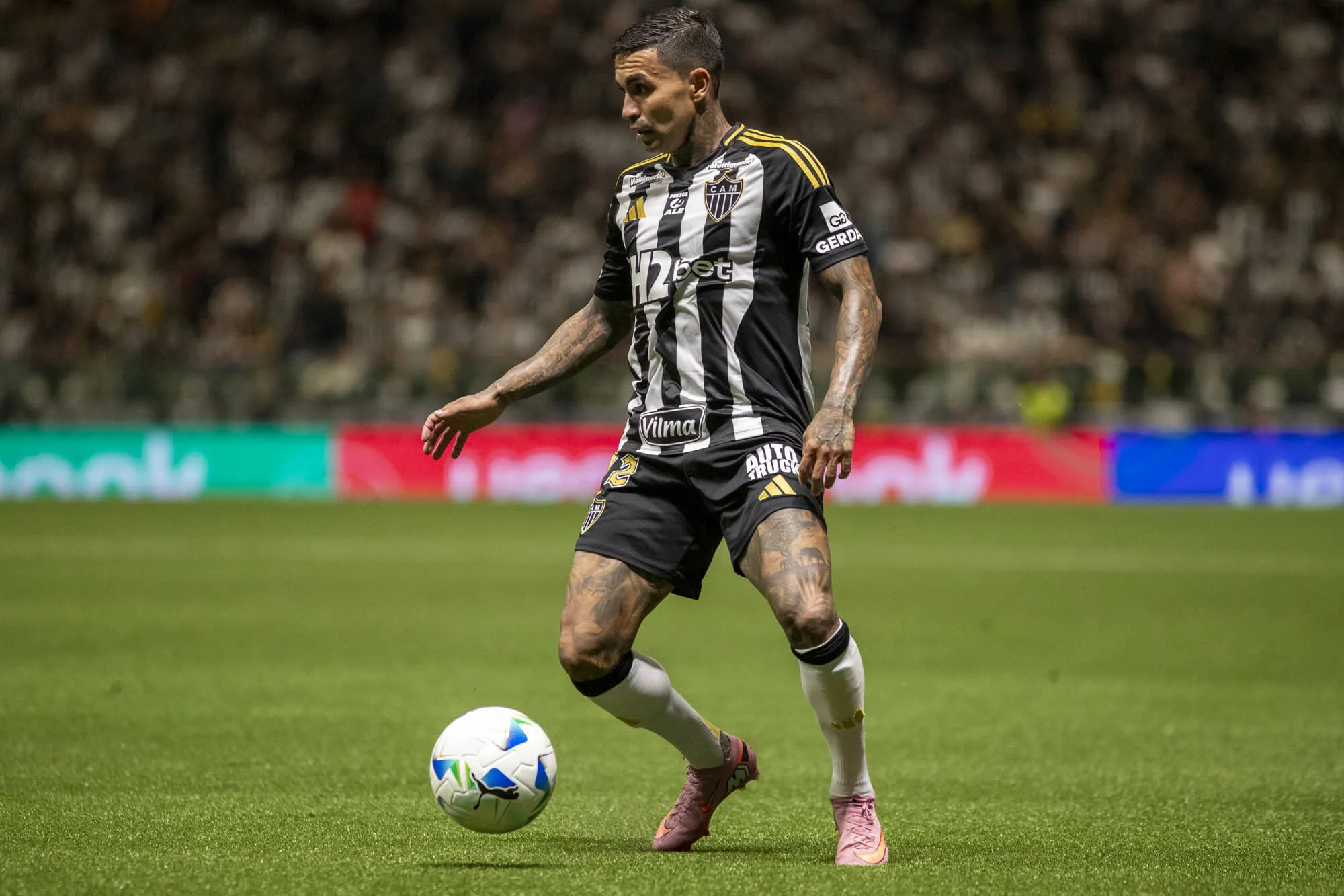 MG – BELO HORIZONTE – 28/10/2025 – COPA SUL-AMERICANA 2025, ATLETICO-MG X INDEPENDIENTE DEL VALLE – Dudu  jogador do Atletico-MG durante partida contra o Independiente del Valle no estadio Arena MRV pelo campeonato Copa Sul-americana 2025. Foto: Fernando Moreno/AGIF