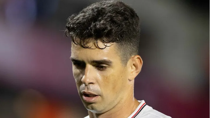 Oscar jogador do Sao Paulo lamenta durante partida contra o Bragantino no estadio Cicero De Souza Marques pelo campeonato Brasileiro A 2025. Foto: Joisel Amaral/AGIF