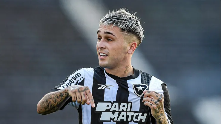 Diego Hernández virou assunto no Botafogo.