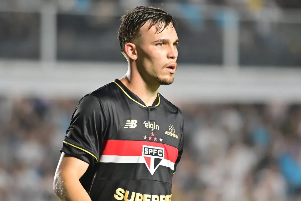 Felipe Negrucci jogador do São Paulo durante partida contra o Santos –  Foto: Jota Erre/AGIF
