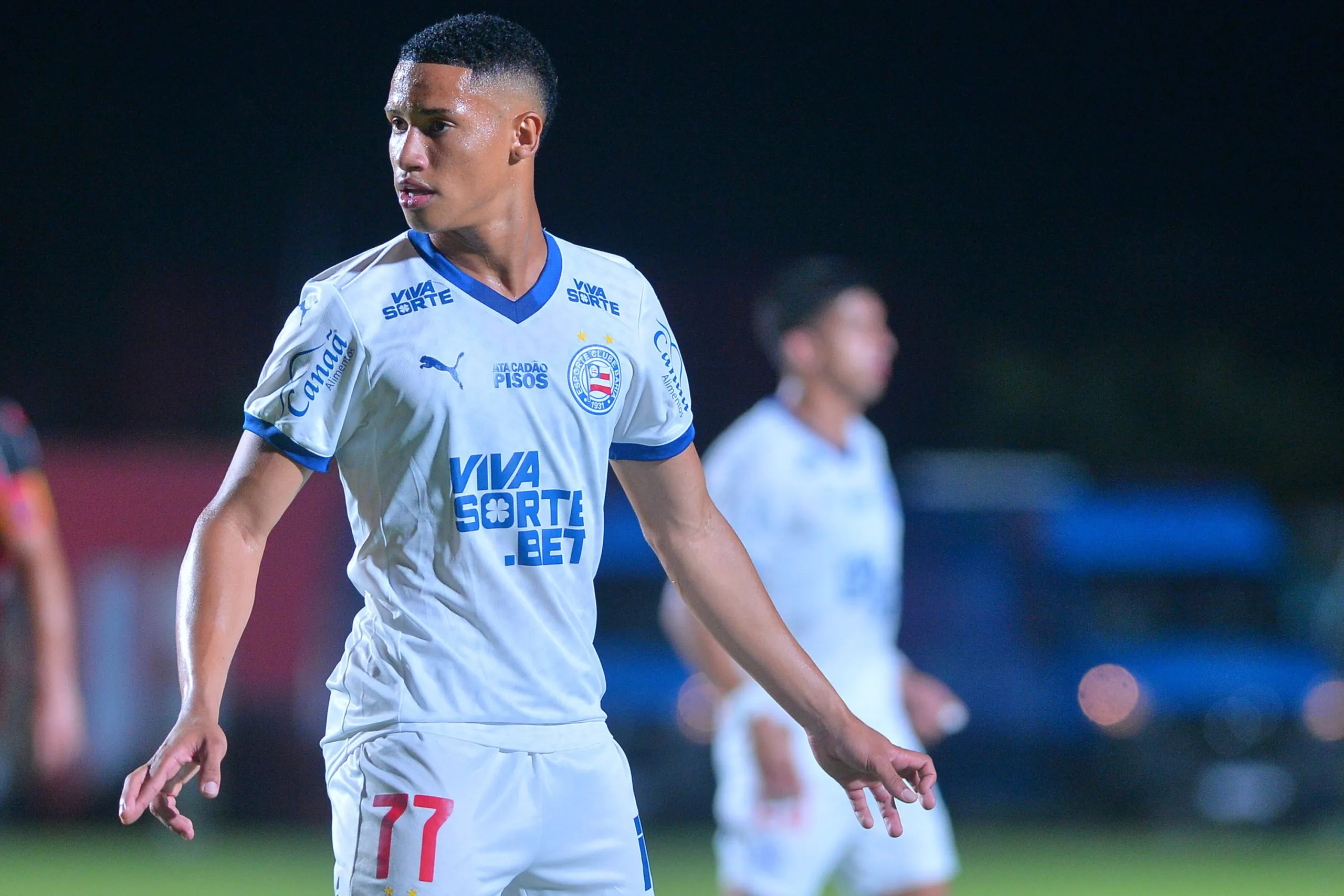 Tiago, jogador do Bahia, durante partida contra o Vitória noCampeonato Brasileiro de 2025. Foto: Walmir Cirne/AGIF