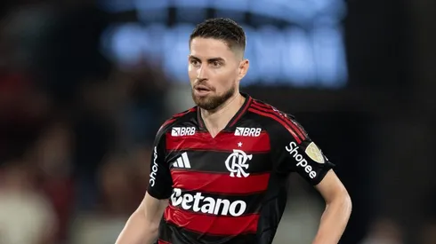 Jorginho jogador do Flamengo durante partida contra o Racing no estadio Maracana pelo campeonato Copa Libertadores 2025. Foto: Jorge Rodrigues/AGIF
