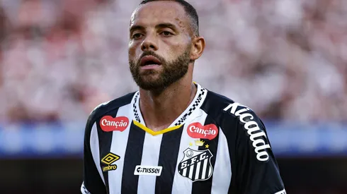 Guilherme jogador do Santos durante partida contra o Sao Paulo no estadio Morumbi pelo campeonato Brasileiro A 2025.