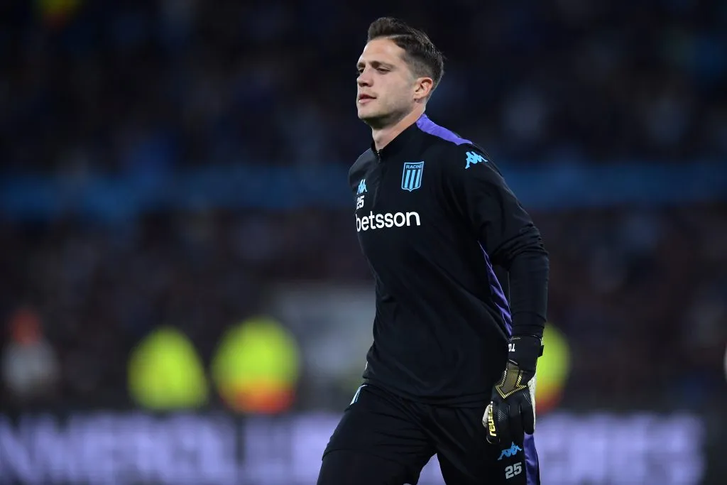 AVELLANEDA, ARGENTINA – OCTOBER 29: Facundo Cambeses of Racing Club warms up prior to the Copa CONMEBOL Libertadores 2025 Semi-final second leg match between Racing Club and Flamengo at Presidente Peron Stadium on October 29, 2025 in Avellaneda, Argentina. (Photo by Marcelo Endelli/Getty Images)