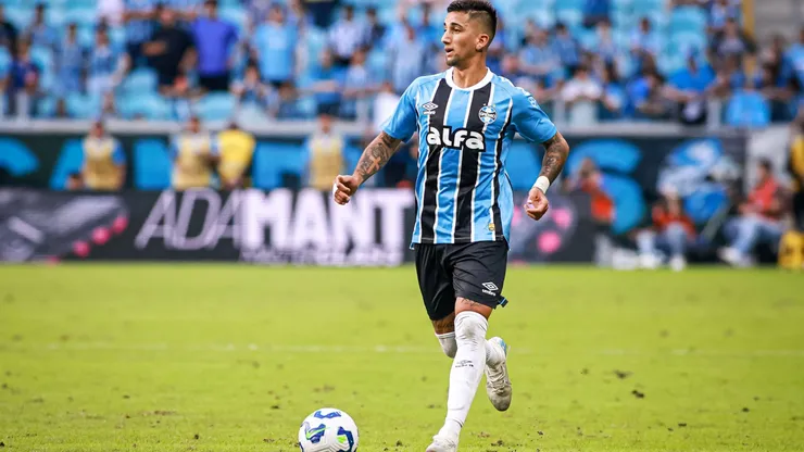 Cristian Olivera jogador do Gremio durante partida contra o Santos no estadio Arena do Gremio pelo campeonato Brasileiro A 2025.