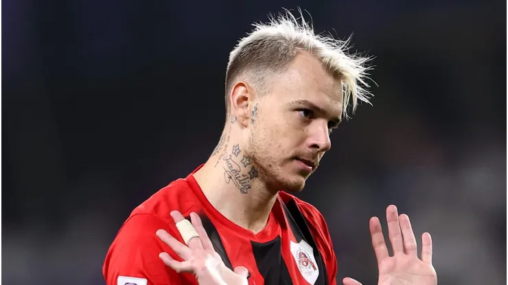 AL AIN, UNITED ARAB EMIRATES - FEBRUARY 03: Roger Guedes of Al-Rayyan SC gestures during the AFC Champions League Elite match between Al Ain and Al-Rayyan at Hazza bin Zayed Stadium on February 03, 2025 in Al Ain, United Arab Emirates. (Photo by Francois Nel/Getty Images)
