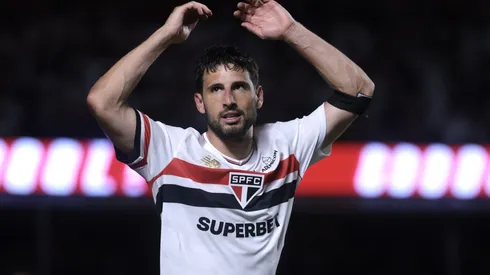 Calleri se recupera de lesão no São Paulo.