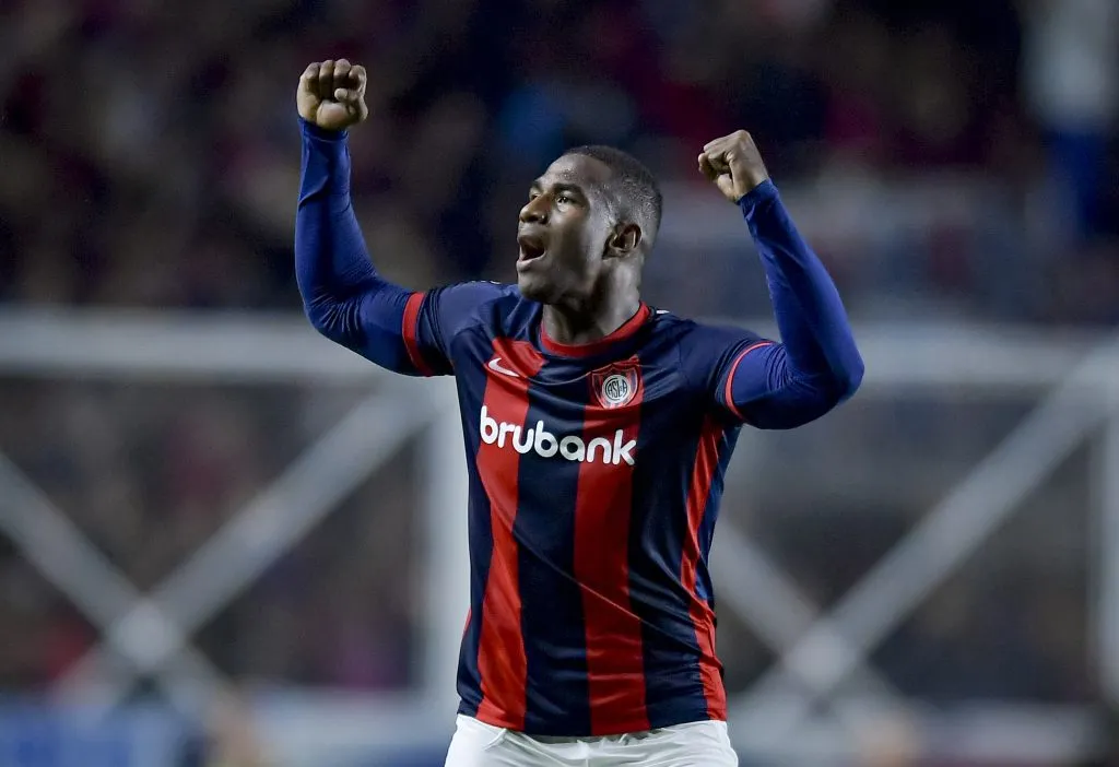 Jhohan Romaña atuando no San Lorenzo. (Photo by Marcelo Endelli/Getty Images)