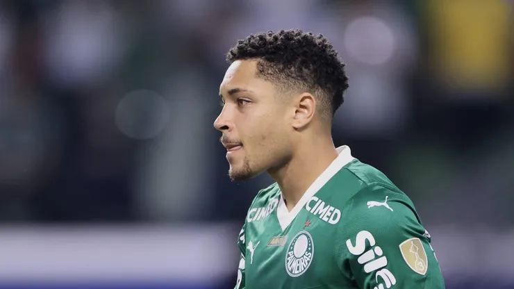 Vitor Roque deu uma bela assistência.