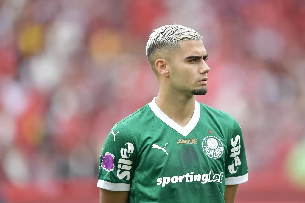 RJ – RIO DE JANEIRO – 19/10/2025 – BRASILEIRO A 2025, FLAMENGO X PALMEIRAS – Andreas Pereira jogador do Palmeiras durante partida contra o Flamengo no estadio Maracana pelo campeonato Brasileiro A 2025. Foto: Thiago Ribeiro/AGIF
