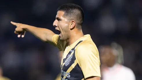 Mateo Gamarra durante confronto contra o Bragantino no Campeonato Brasileiro de 2024.