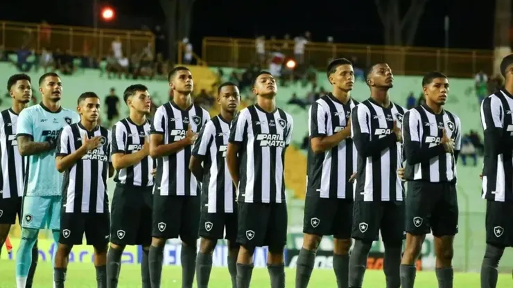 Delegação do Botafogo Sub-17 enfrenta tiroteio no Rio. Foto: Henrique Lima / Botafogo