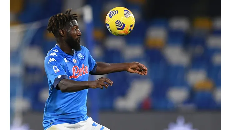 Tiémoué Bakayoko, jogador francês com passagens por Napoli, Milan e outros times europeus