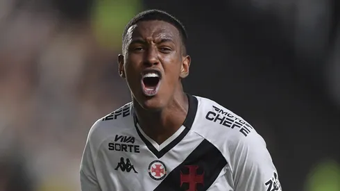 Robert Renan jogador do Vasco durante partida contra o Vitoria no estadio Sao Januario pelo campeonato Brasileiro A 2025. Foto: Thiago Ribeiro/AGIF
