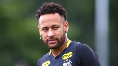 Neymar está de volta no Santos.