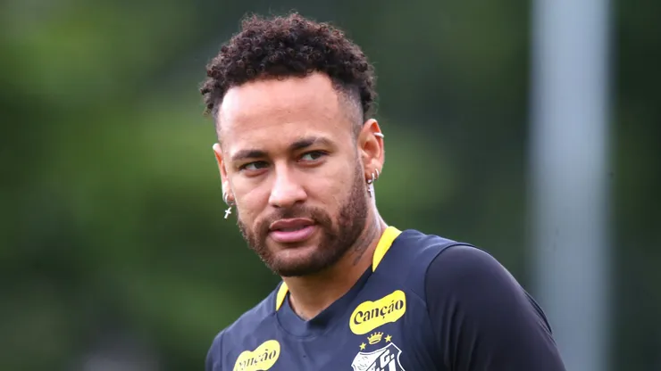 Neymar está de volta no Santos.